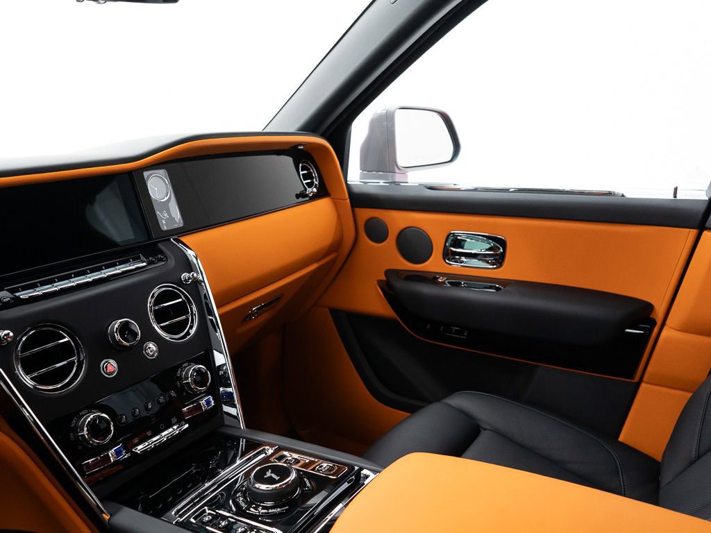 Used 2026 Rolls-Royce Cullinan AWD/4WD image 35