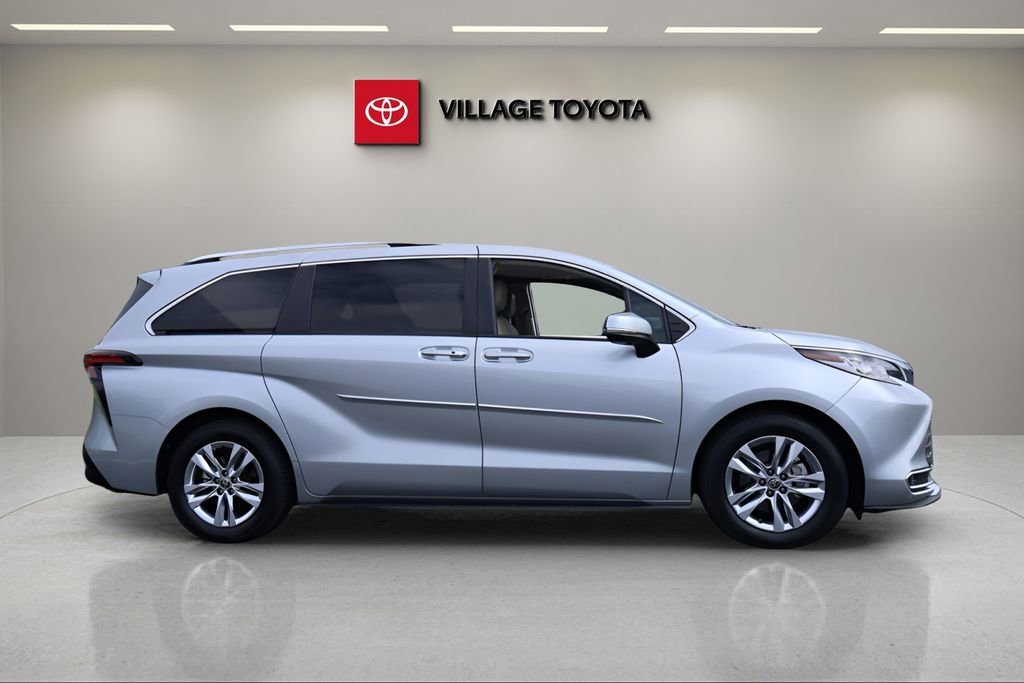 Certified 2022 Toyota Sienna Limited image 6