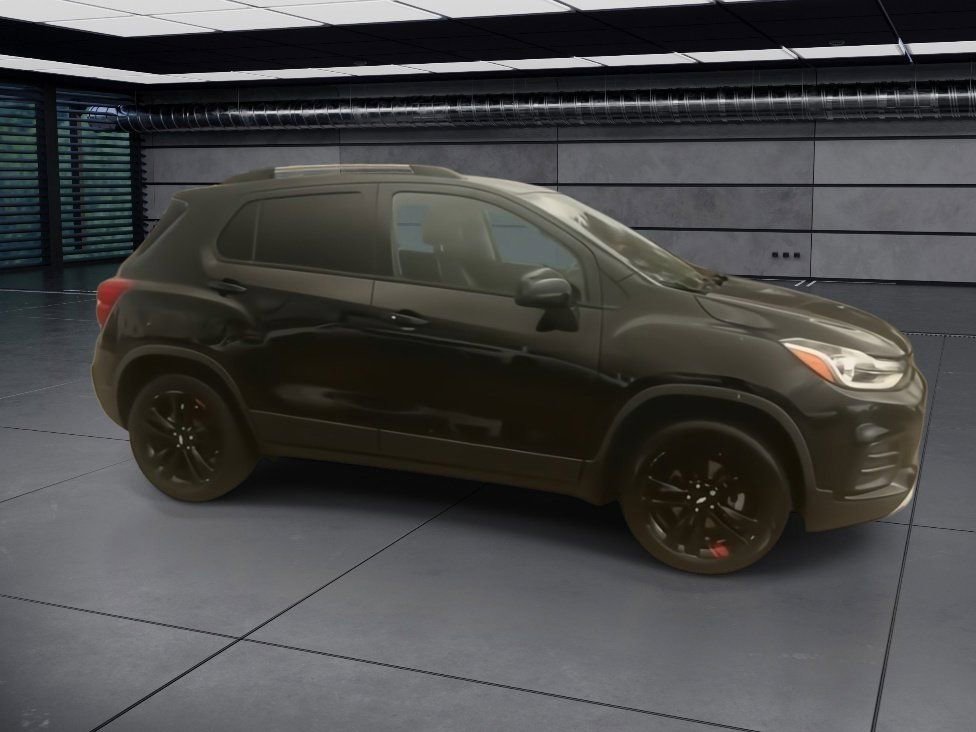 Used 2021 Chevrolet Trax LT w/ Redline Edition image 3