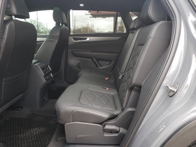 Used 2024 Volkswagen Atlas Cross Sport SE w/ Panoramic Sunroof Package image 12