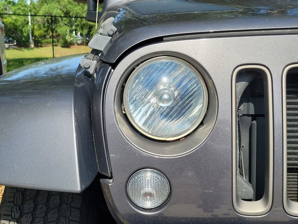 Used 2016 Jeep Wrangler Unlimited Sahara AWD/4WD image 7