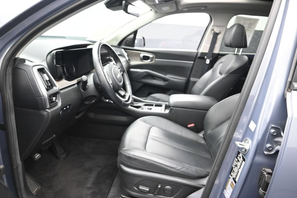 Used 2023 Kia Sorento S w/ Panoramic Sunroof Package AWD/4WD image 11