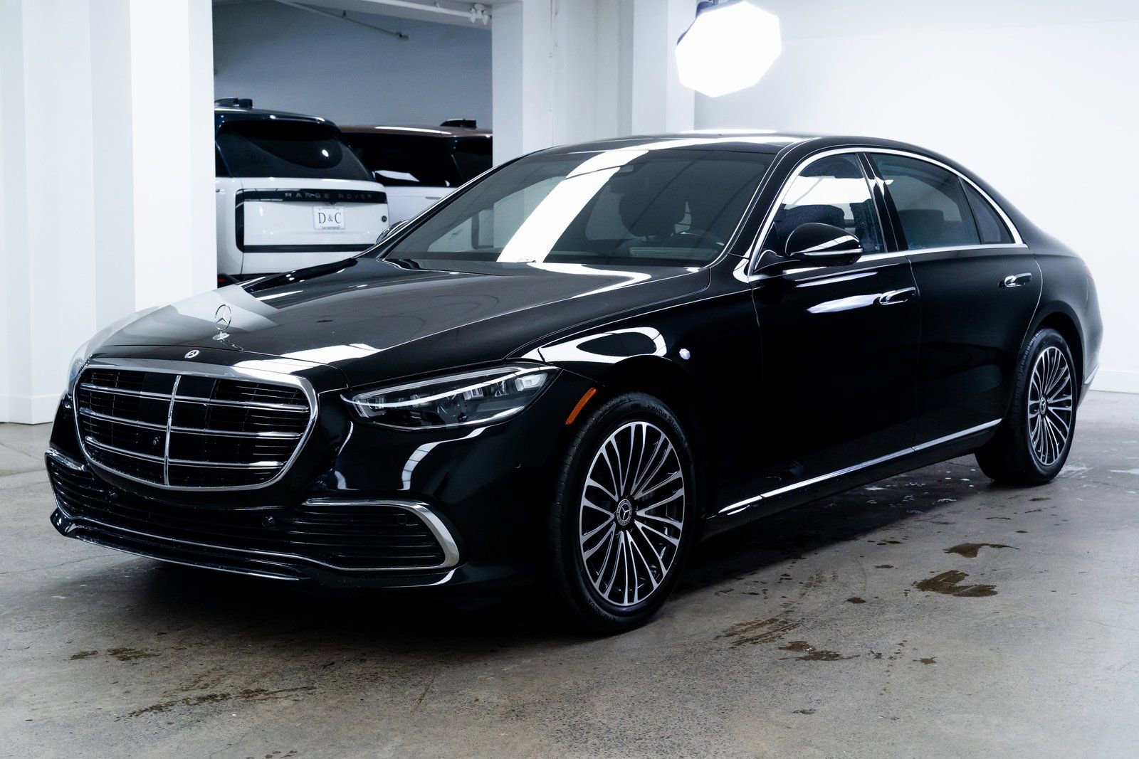 Used 2023 Mercedes-Benz S 580 4MATIC Sedan image 3