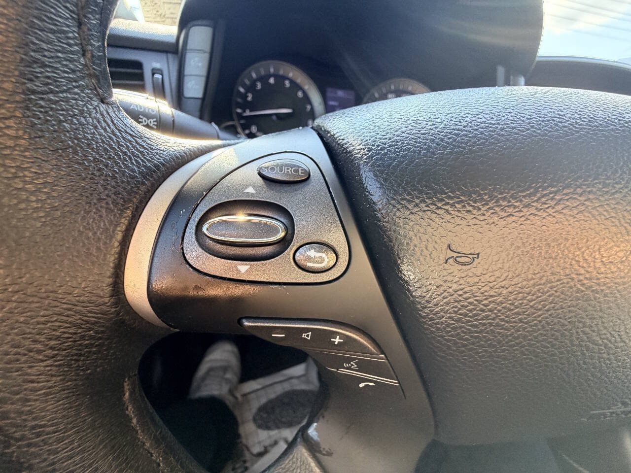 Used 2011 INFINITI M37 x w/ Premium Pkg AWD/4WD image 12