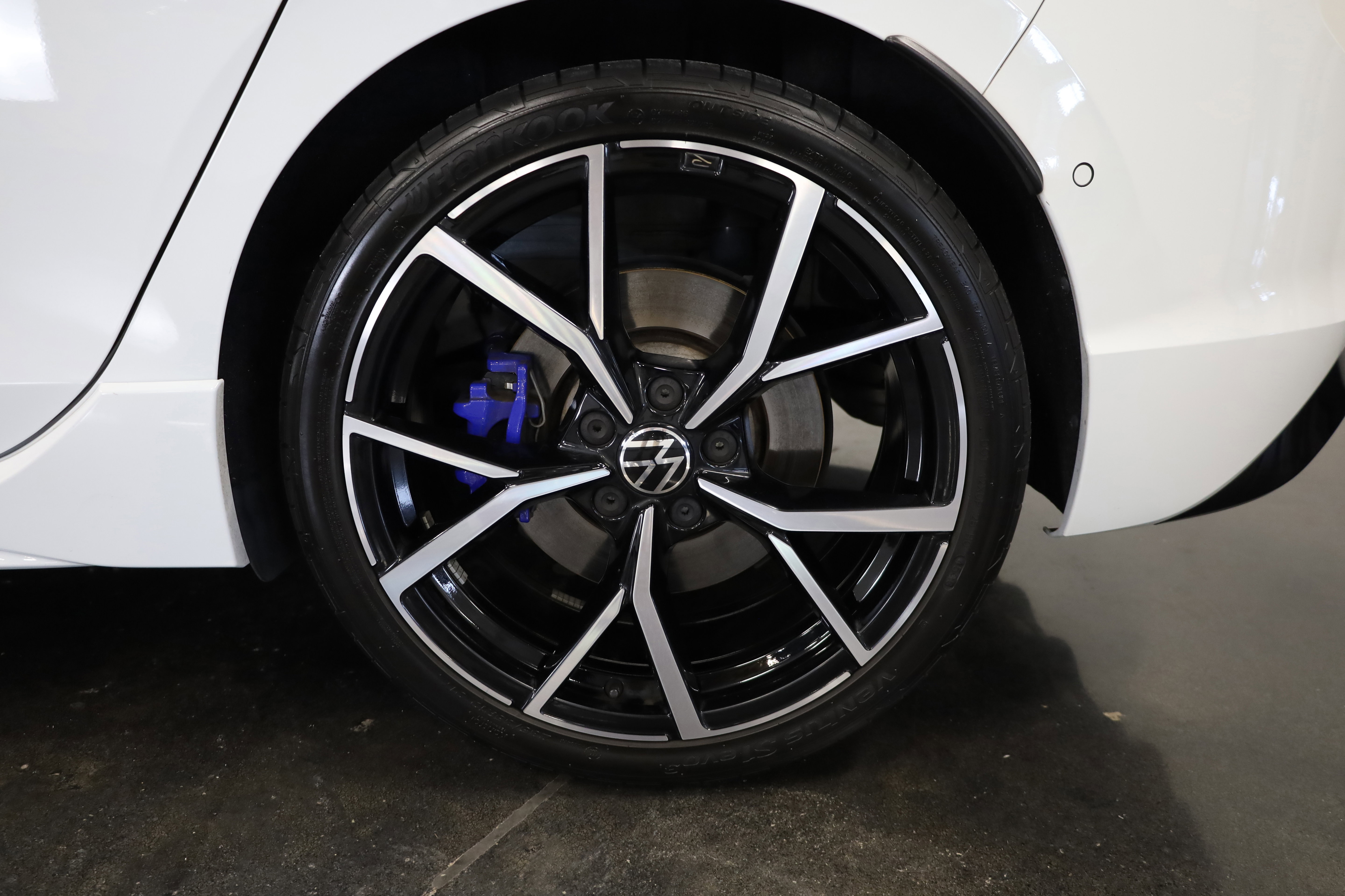 Used 2024 Volkswagen Golf R image 7