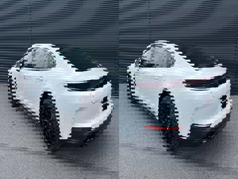 Certified 2024 Porsche Panamera image 3