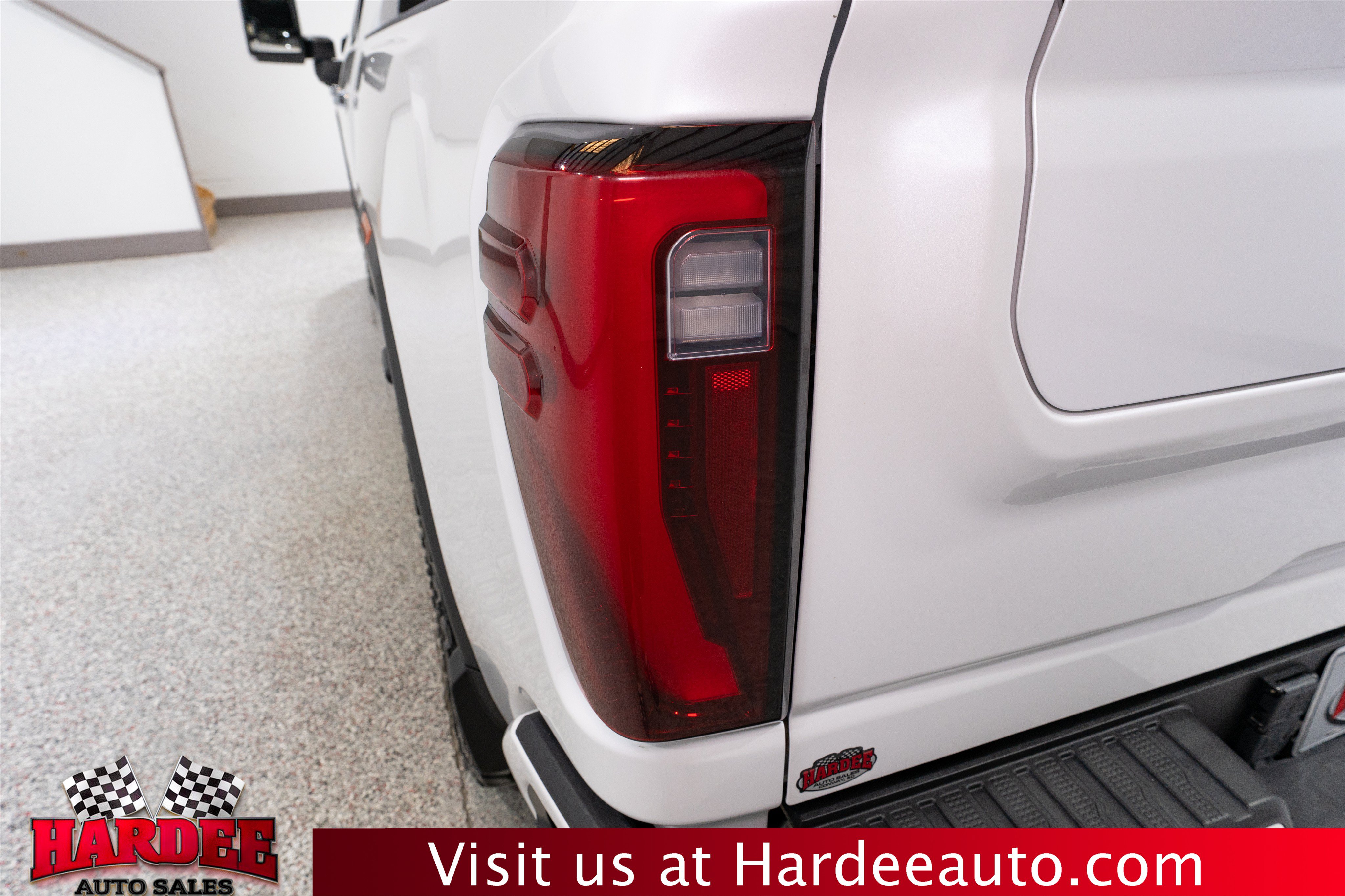 Used 2024 GMC Sierra 2500 Denali Ultimate AWD/4WD image 9