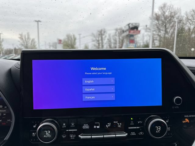 Certified 2025 Toyota Highlander Platinum AWD/4WD image 46