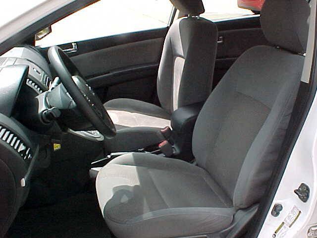 Used 2010 Nissan Sentra 2.0 SR FWD image 14