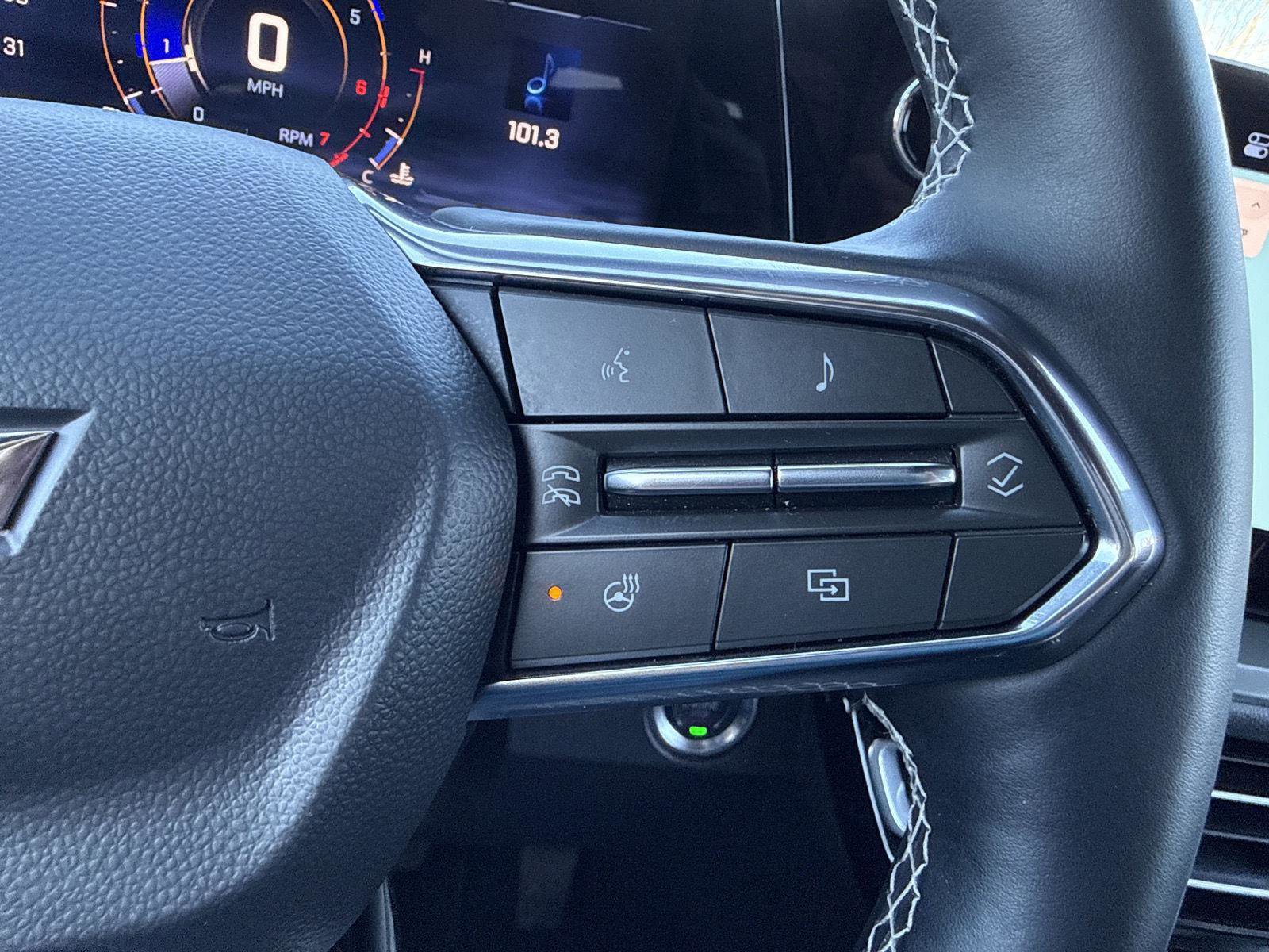 Used 2025 Chevrolet Traverse LT image 10