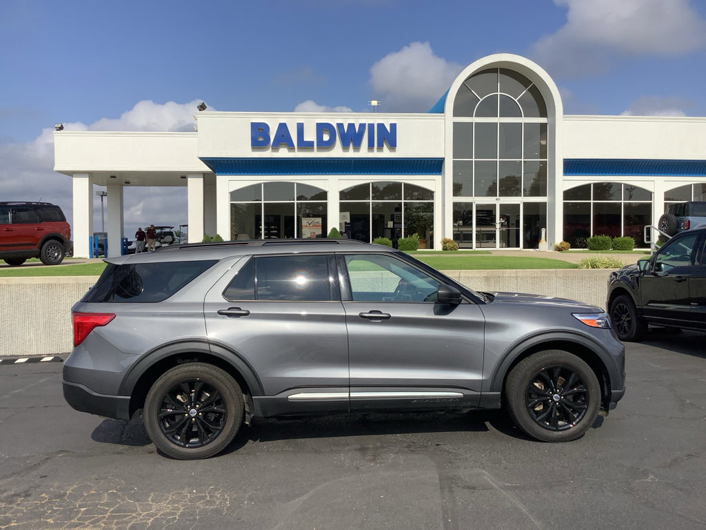 Used 2022 Ford Explorer XLT w/ Equipment Group 202A image 8