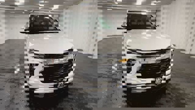 Used 2024 Chevrolet TrailBlazer LT w/ LT Cold Weather Package image 3