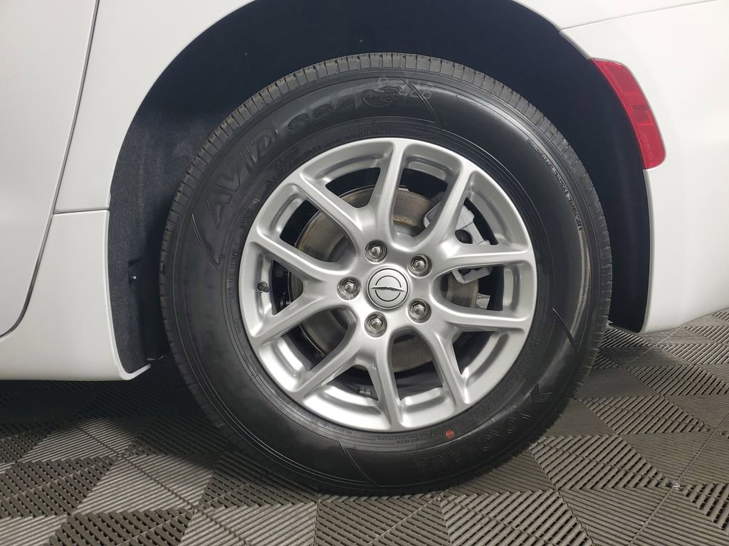 New 2026 Chrysler Pacifica Select image 30