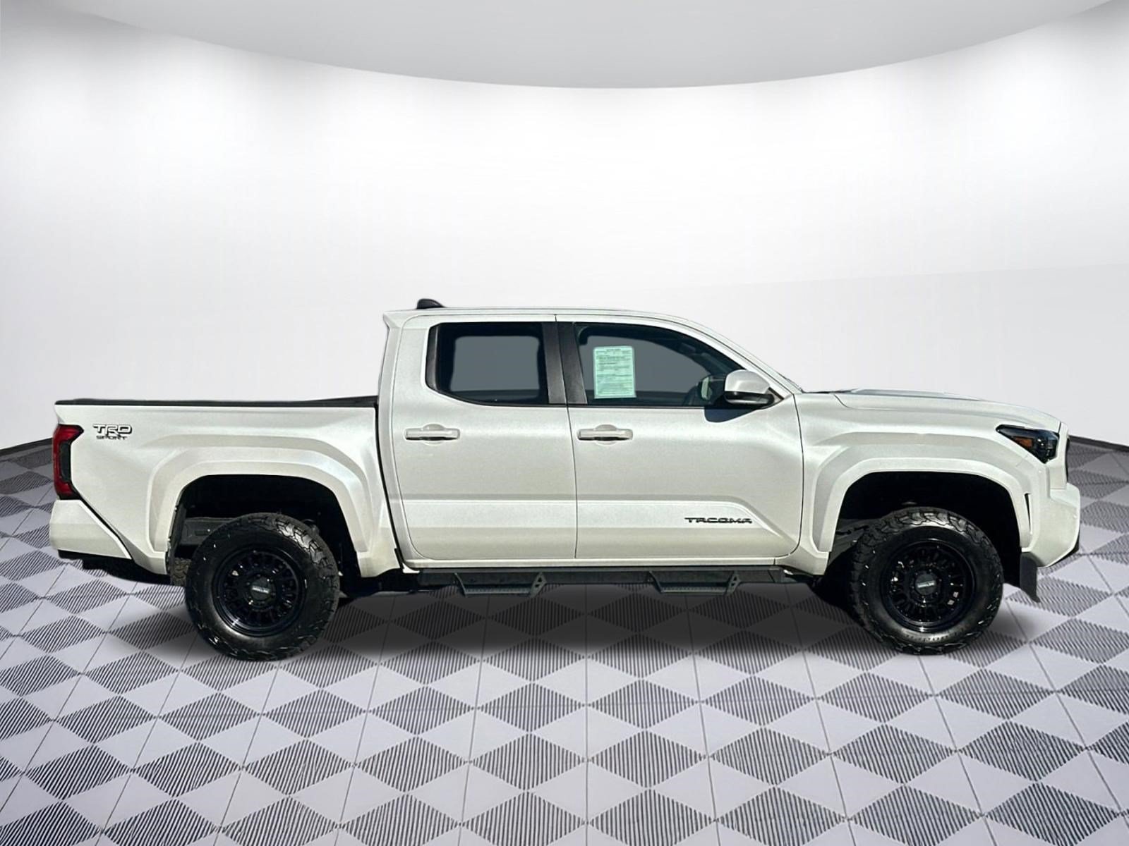 Used 2025 Toyota Tacoma TRD Sport AWD/4WD image 8