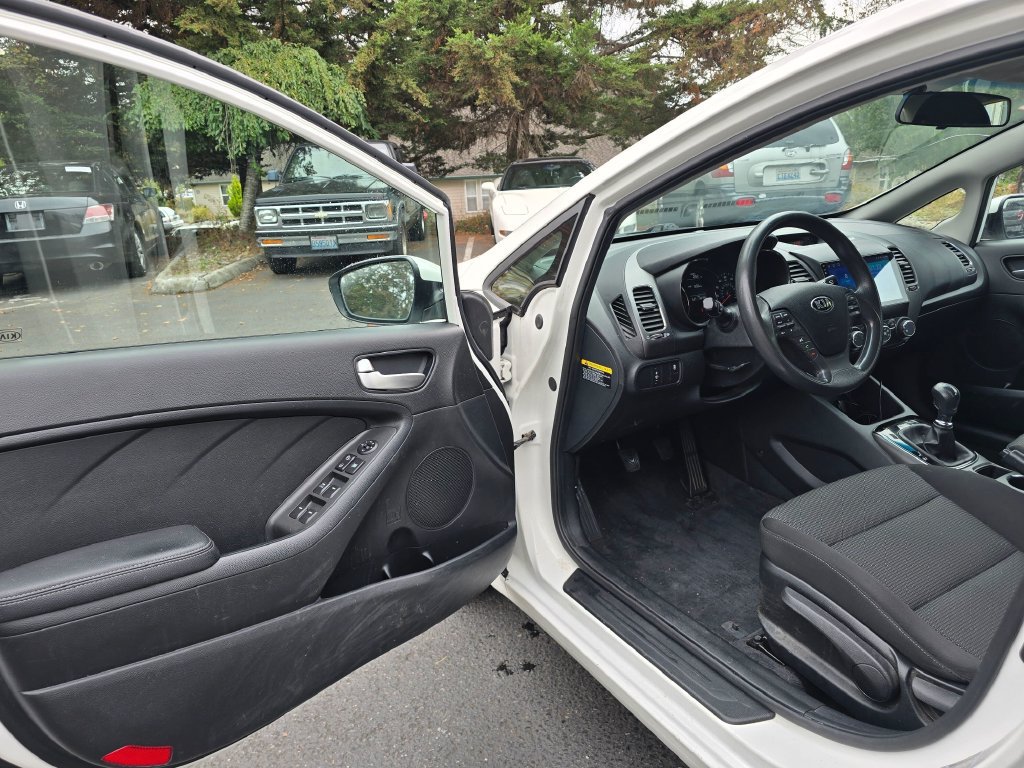 Used 2017 Kia Forte LX FWD image 6
