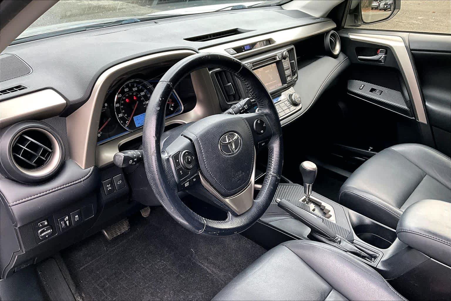Used 2015 Toyota RAV4 Limited AWD/4WD image 18