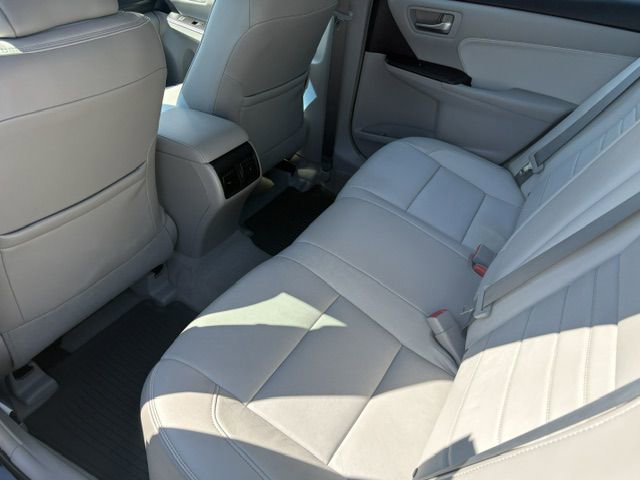 Used 2015 Toyota Camry XLE w/ Moonroof Package FWD image 12