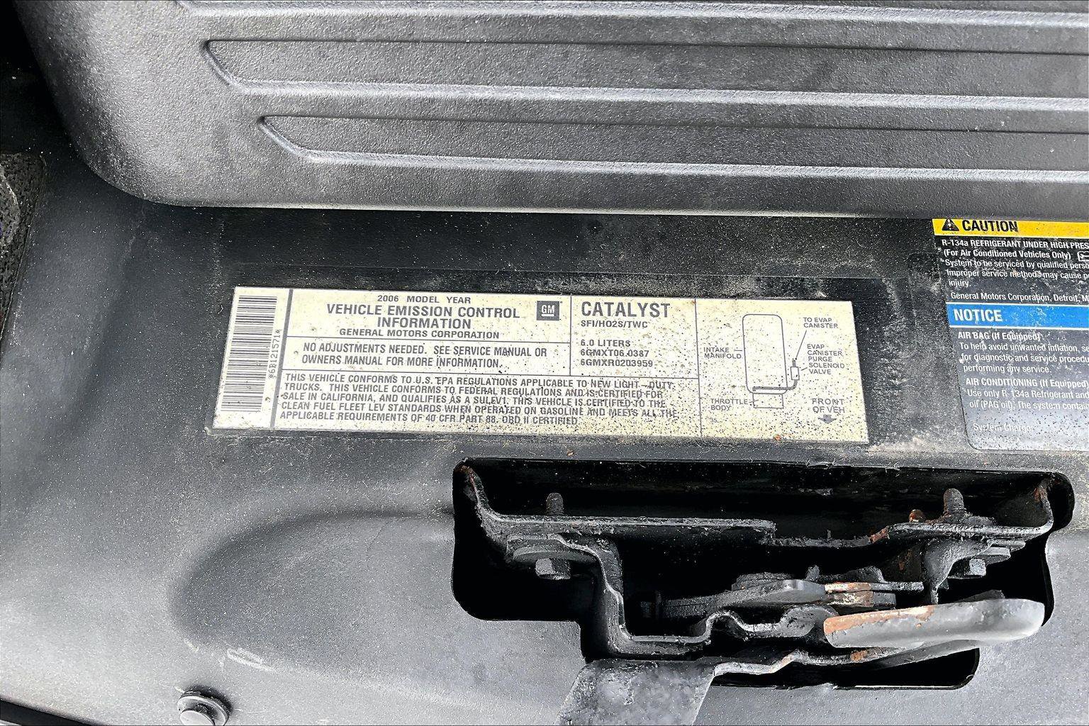 Used 2006 Chevrolet SSR w/ Preferred Equipment Group image 28