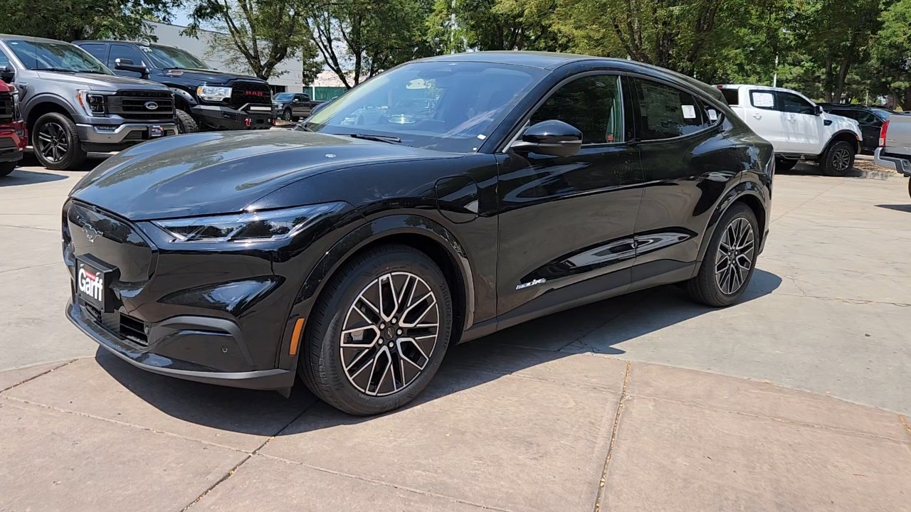 New 2025 Ford F350 Lariat w/ FX4 Off-Road Package image 2