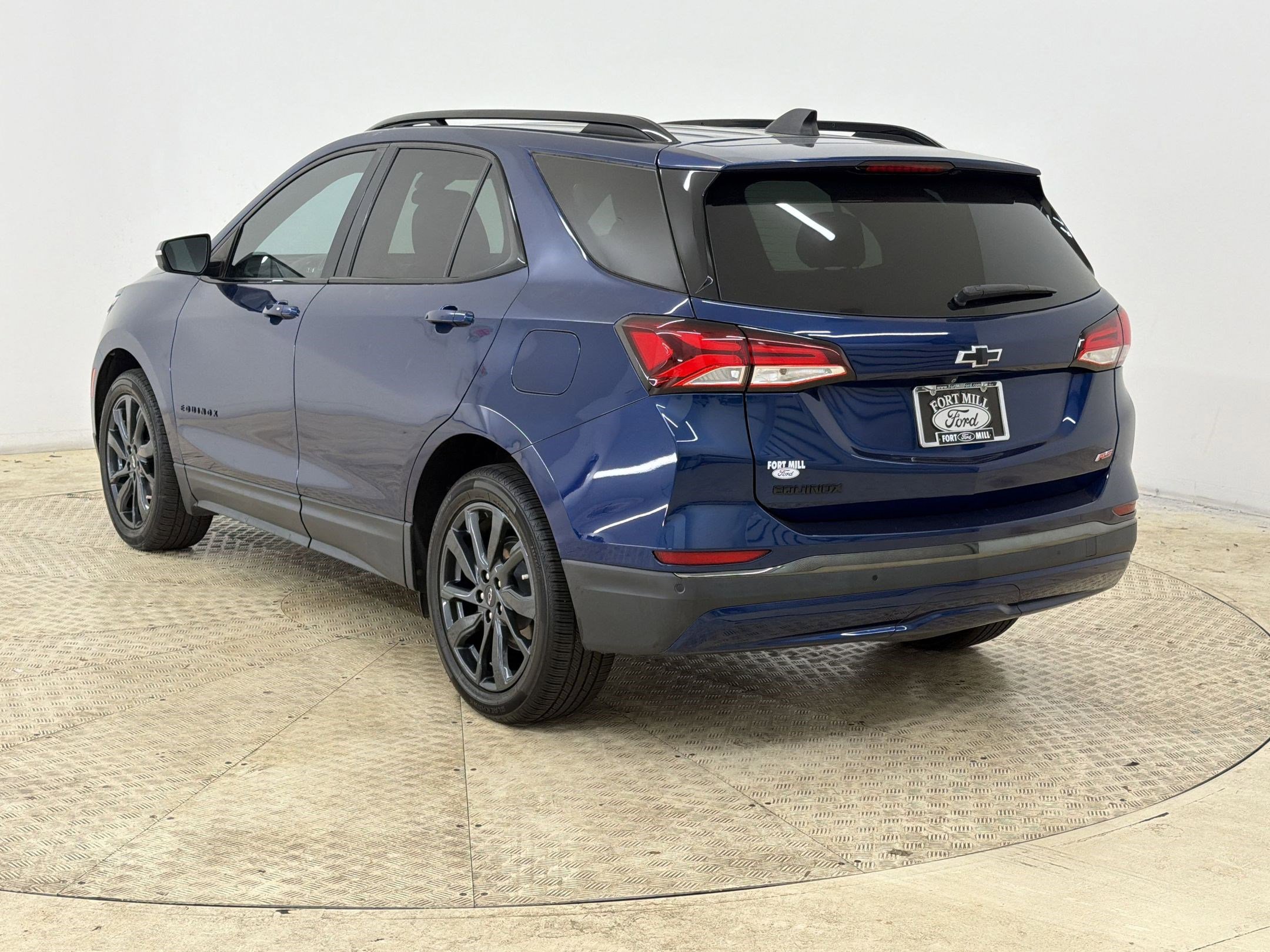 Used 2022 Chevrolet Equinox RS w/ RS Leather Package image 3