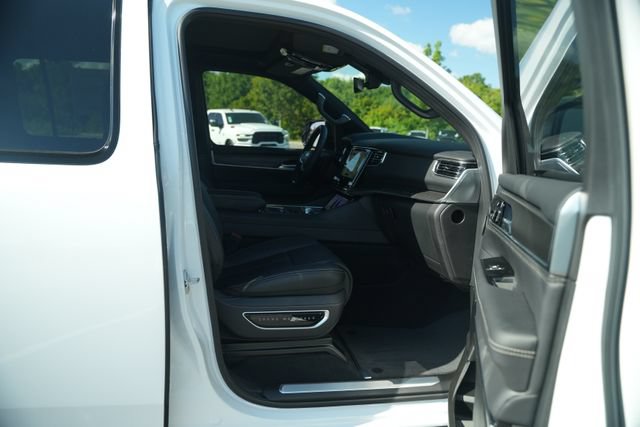 New 2026 Jeep Grand Wagoneer Summit AWD/4WD image 19