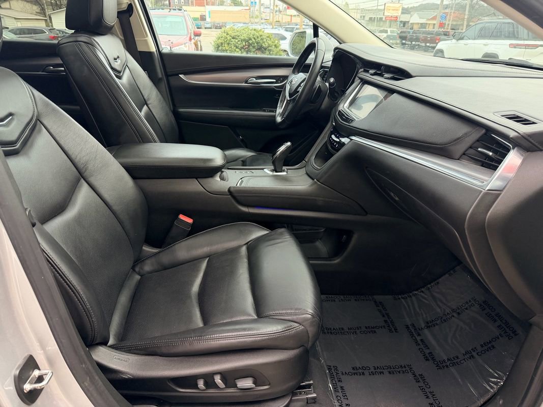 Used 2017 Cadillac XT5 Luxury w/ Driver Awareness Package AWD/4WD image 16