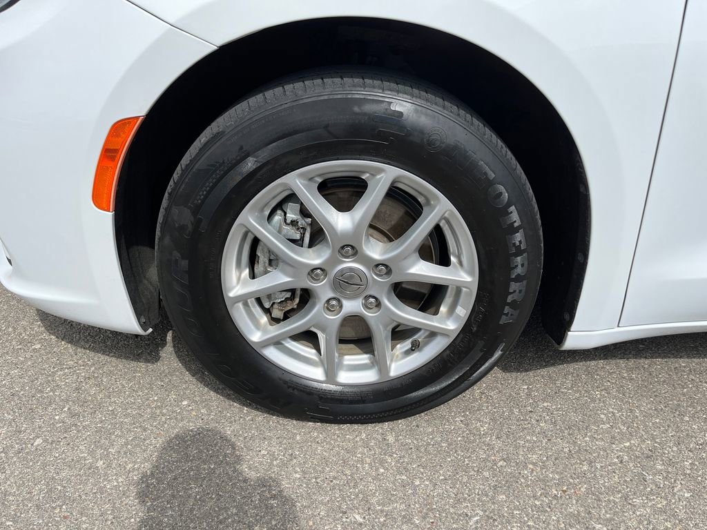 Used 2022 Chrysler Pacifica Touring-L FWD image 30