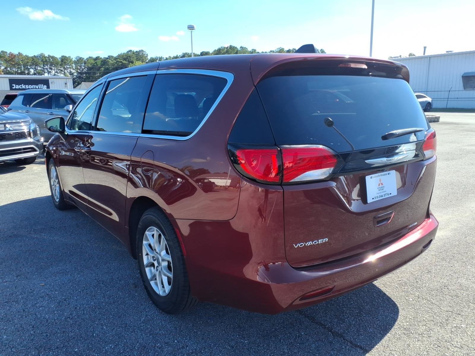Used 2023 Chrysler Voyager LX FWD image 4