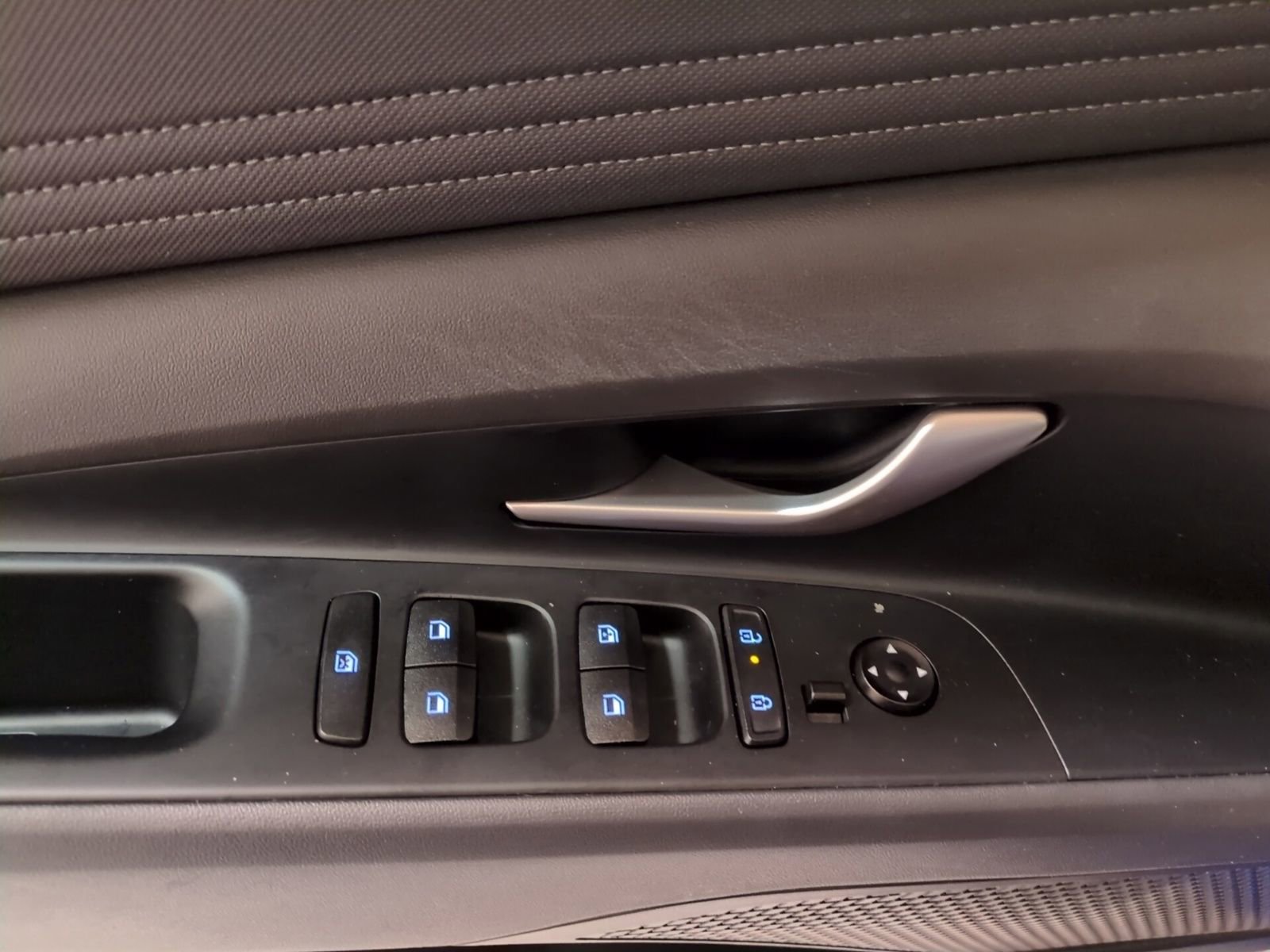 Certified 2024 Hyundai Elantra SEL w/ Convenience Package image 17