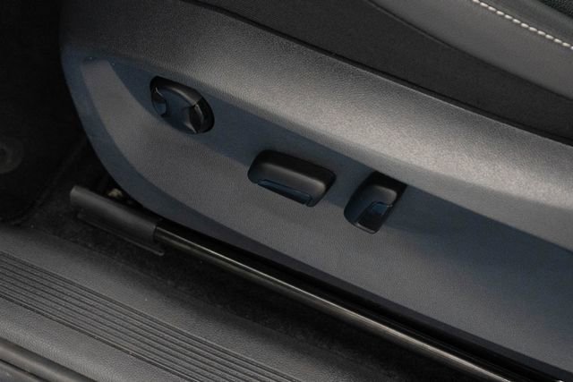 Used 2024 Volkswagen Tiguan SE image 18