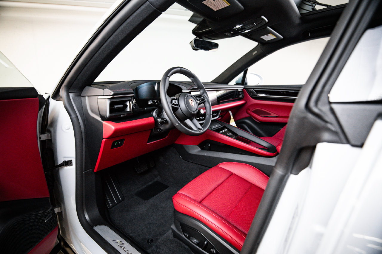 New 2026 Porsche Macan Electric RWD image 4