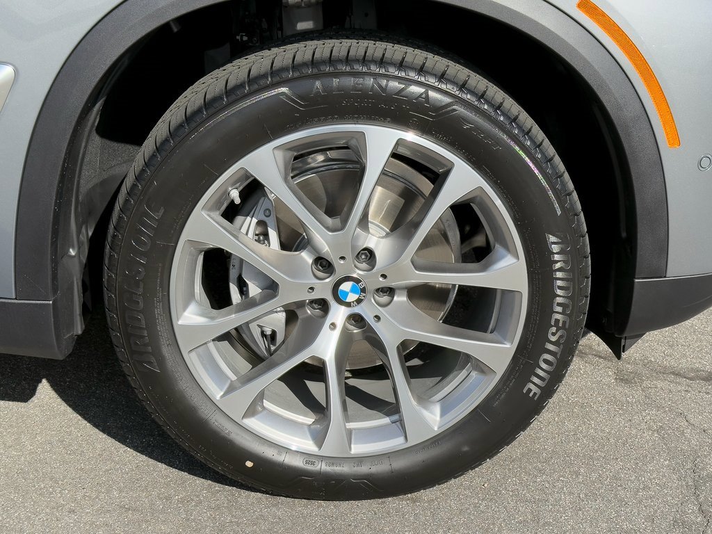 New 2026 BMW X5 sDrive40i w/ Premium Package image 7