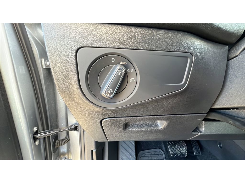 Used 2023 Volkswagen Tiguan SE image 23