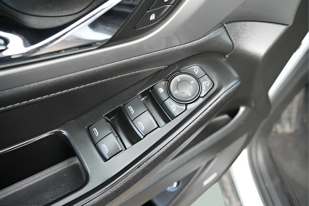 Used 2023 Chevrolet Traverse LT w/ LT Premium Package AWD/4WD image 22