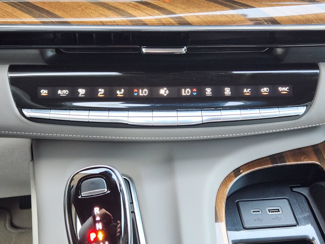 Used 2024 Cadillac Escalade ESV Sport Platinum AWD/4WD image 18