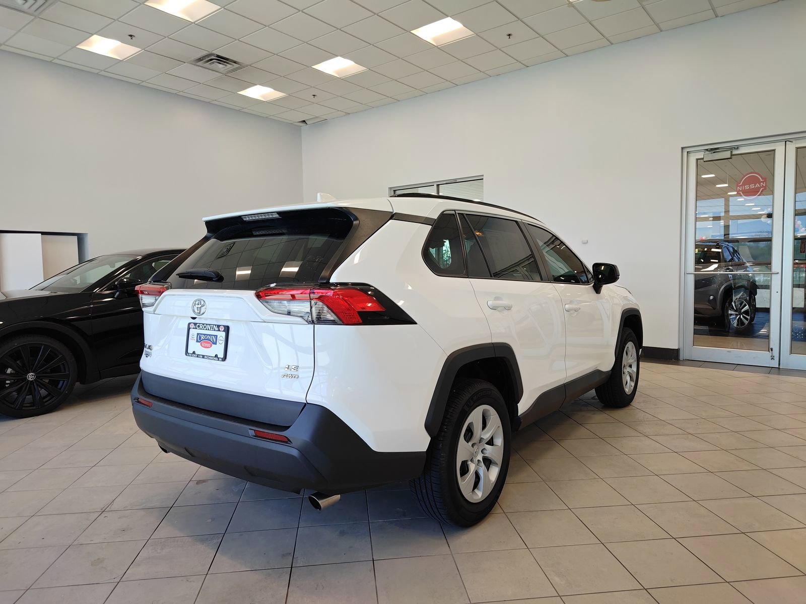 Used 2021 Toyota RAV4 LE AWD/4WD image 3