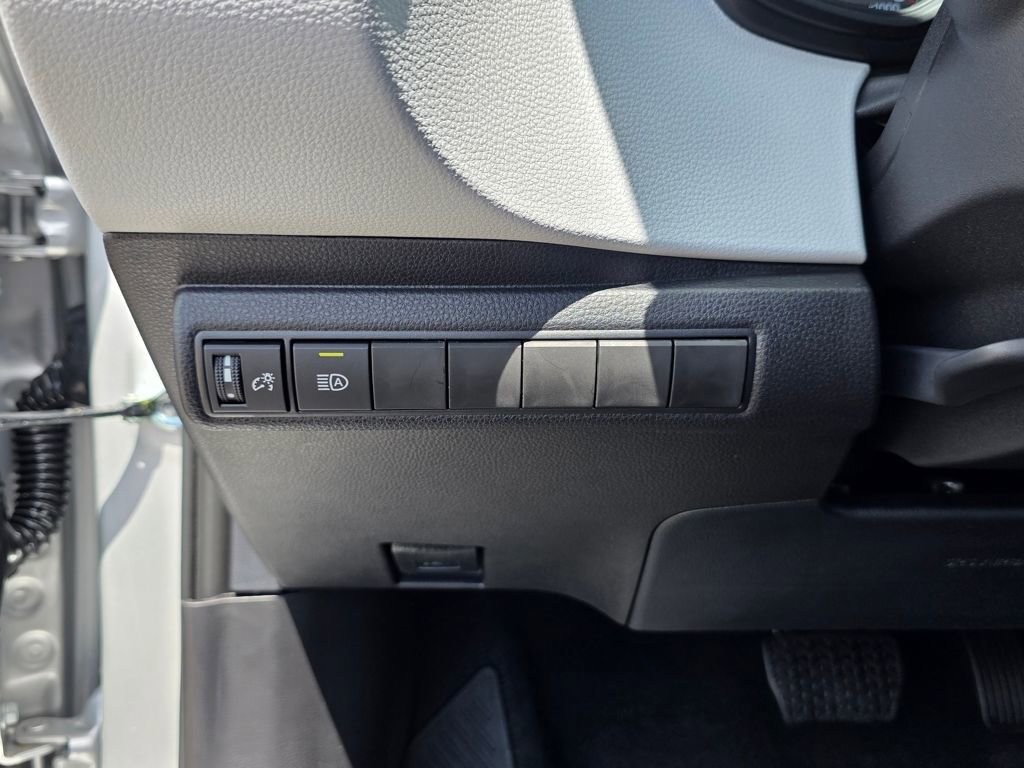 Used 2025 Toyota Corolla SE image 17