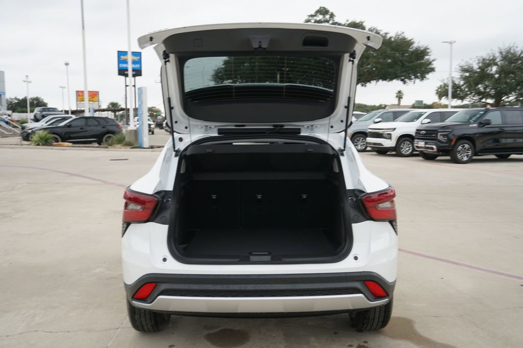 New 2026 Chevrolet Trax LT w/ Sunroof Package image 9