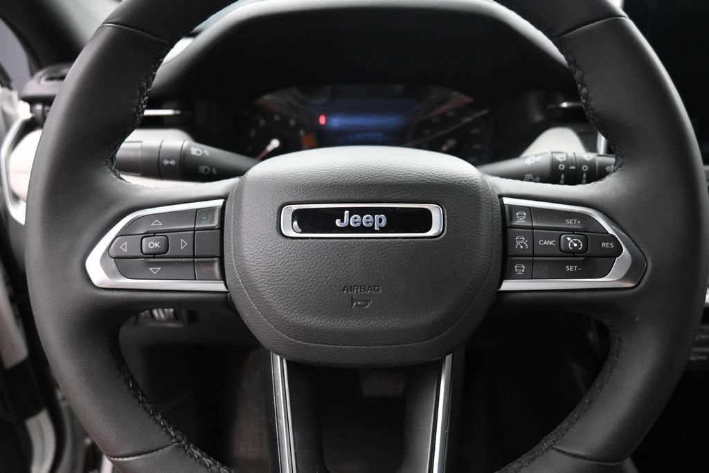Used 2025 Jeep Compass Limited AWD/4WD image 23