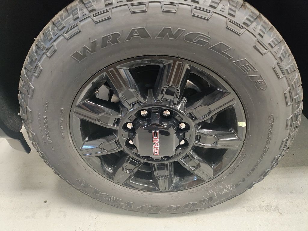 New 2026 GMC Sierra 2500 AT4 w/ AT4 Premium Plus Package AWD/4WD image 16