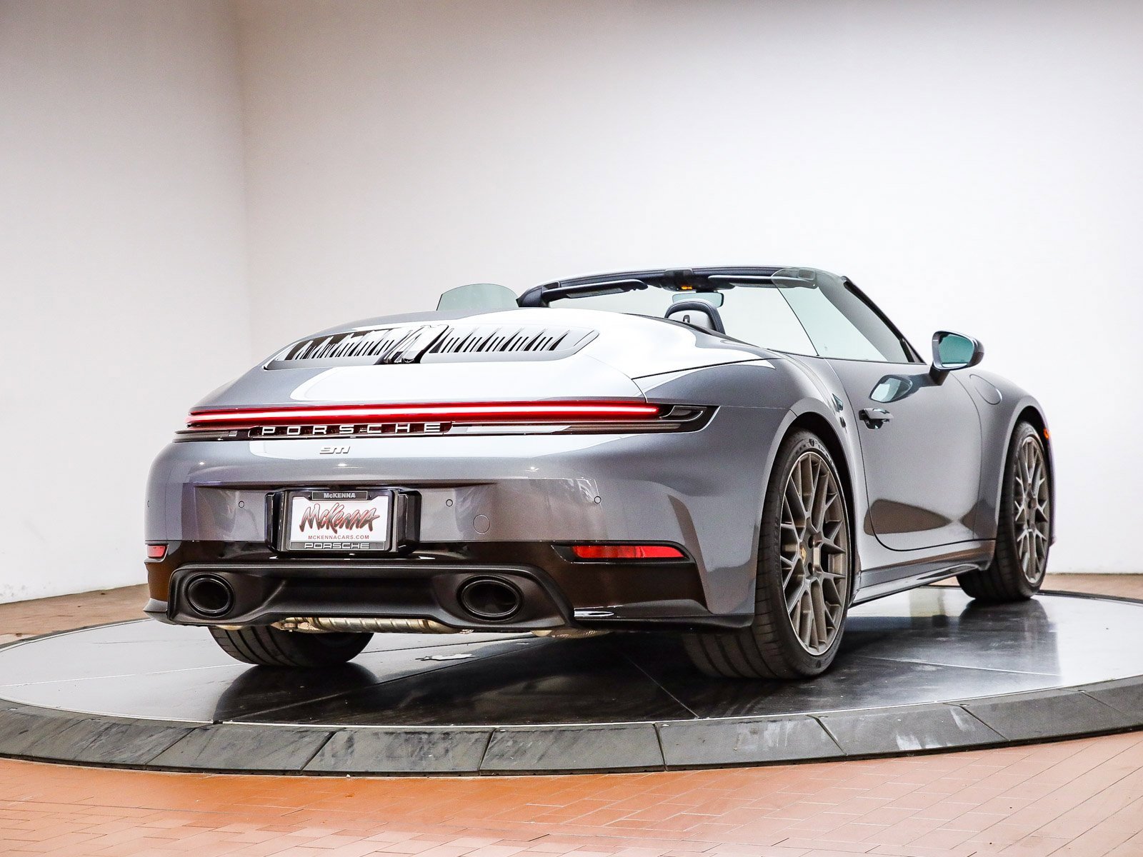 Used 2025 Porsche 911 Carrera image 6