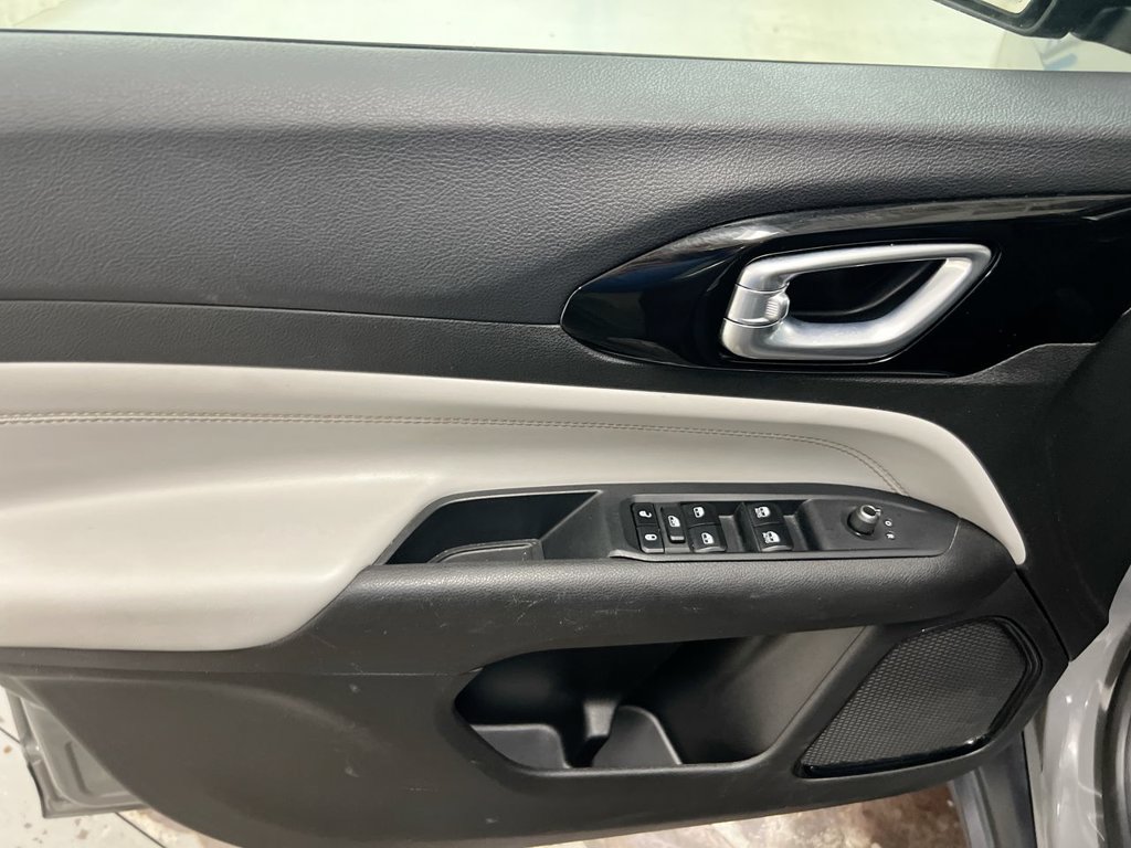 Used 2023 Jeep Compass Limited AWD/4WD image 20
