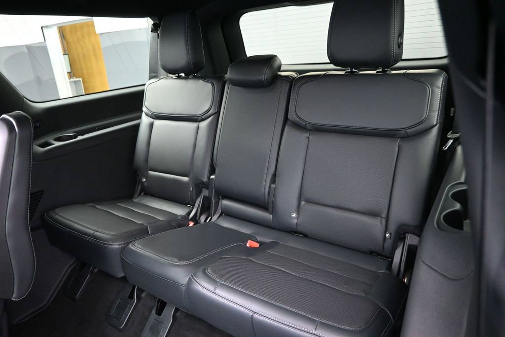 New 2026 Ford Expedition Max Platinum w/ Stealth Performance Package AWD/4WD image 16