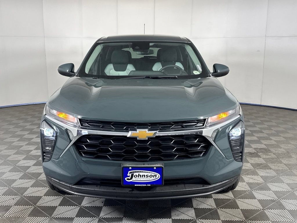 New 2026 Chevrolet Trax LS w/ LS Convenience Package FWD image 2