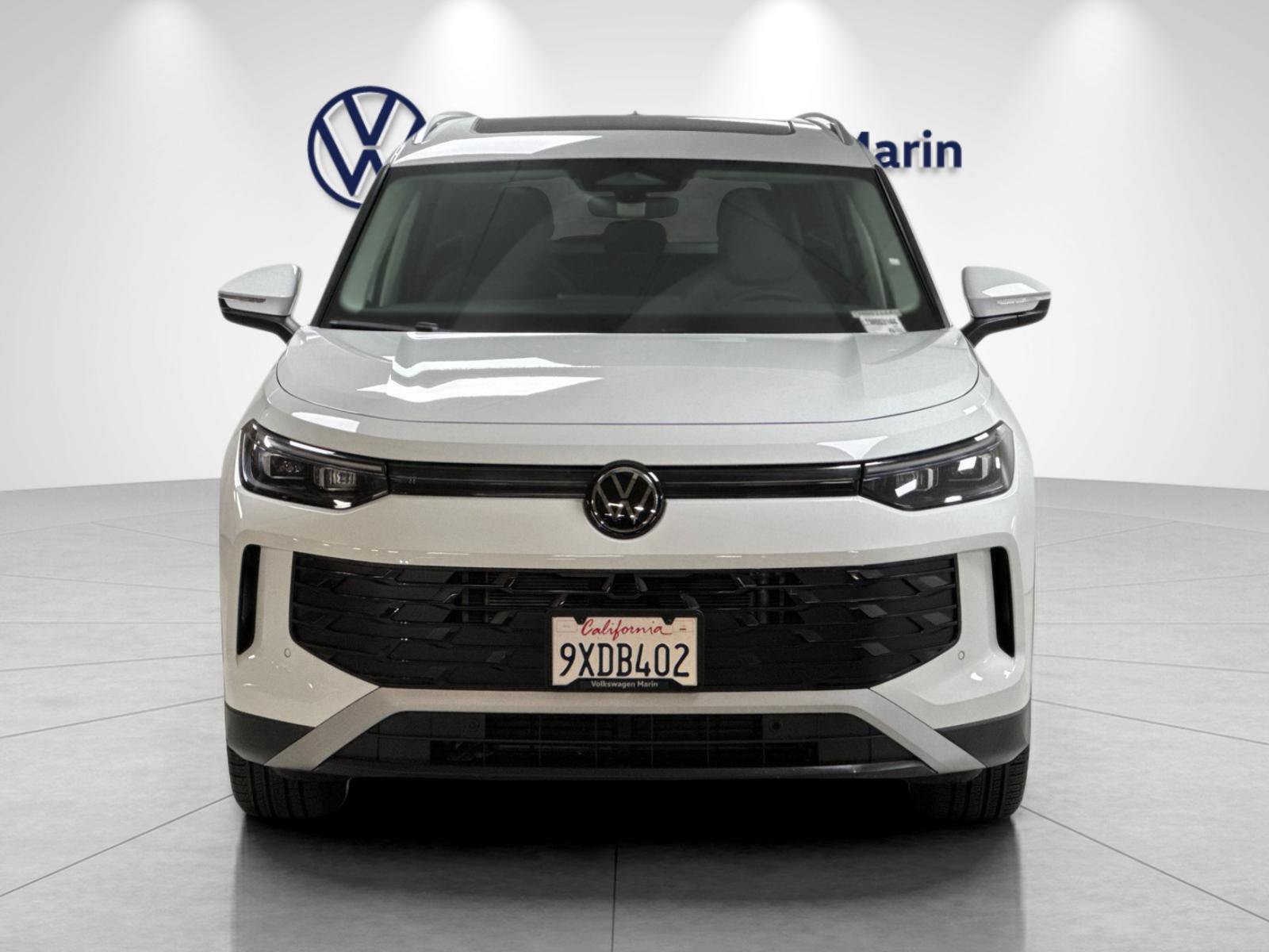 Used 2026 Volkswagen Tiguan SE w/ Panoramic Sunroof Package FWD image 8