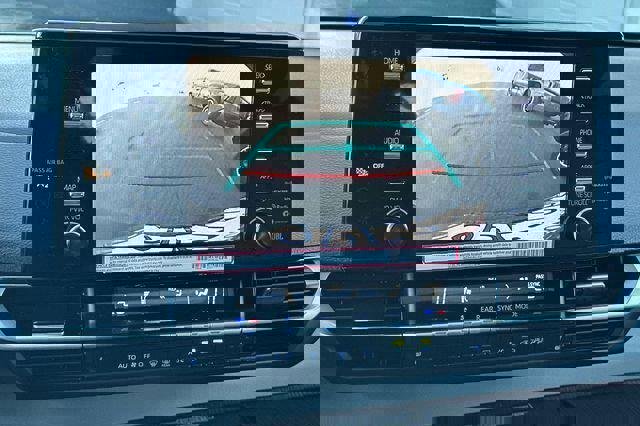 Used 2024 Toyota Sienna XLE w/ XLE Plus Package FWD image 26