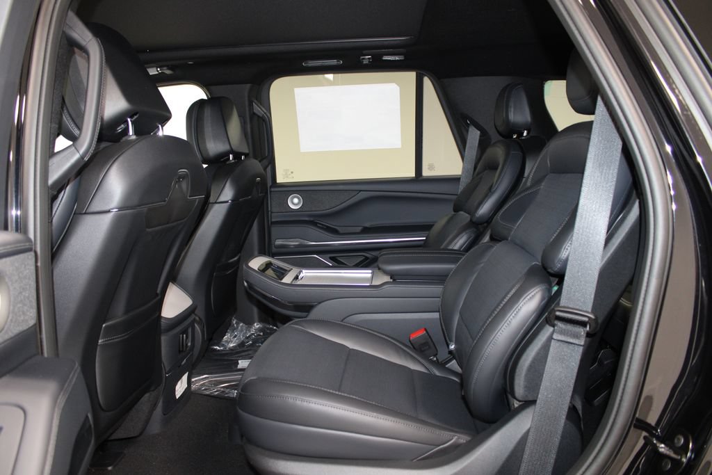 New 2027 Lincoln Navigator Reserve w/ Jet Appearance Package AWD/4WD image 27