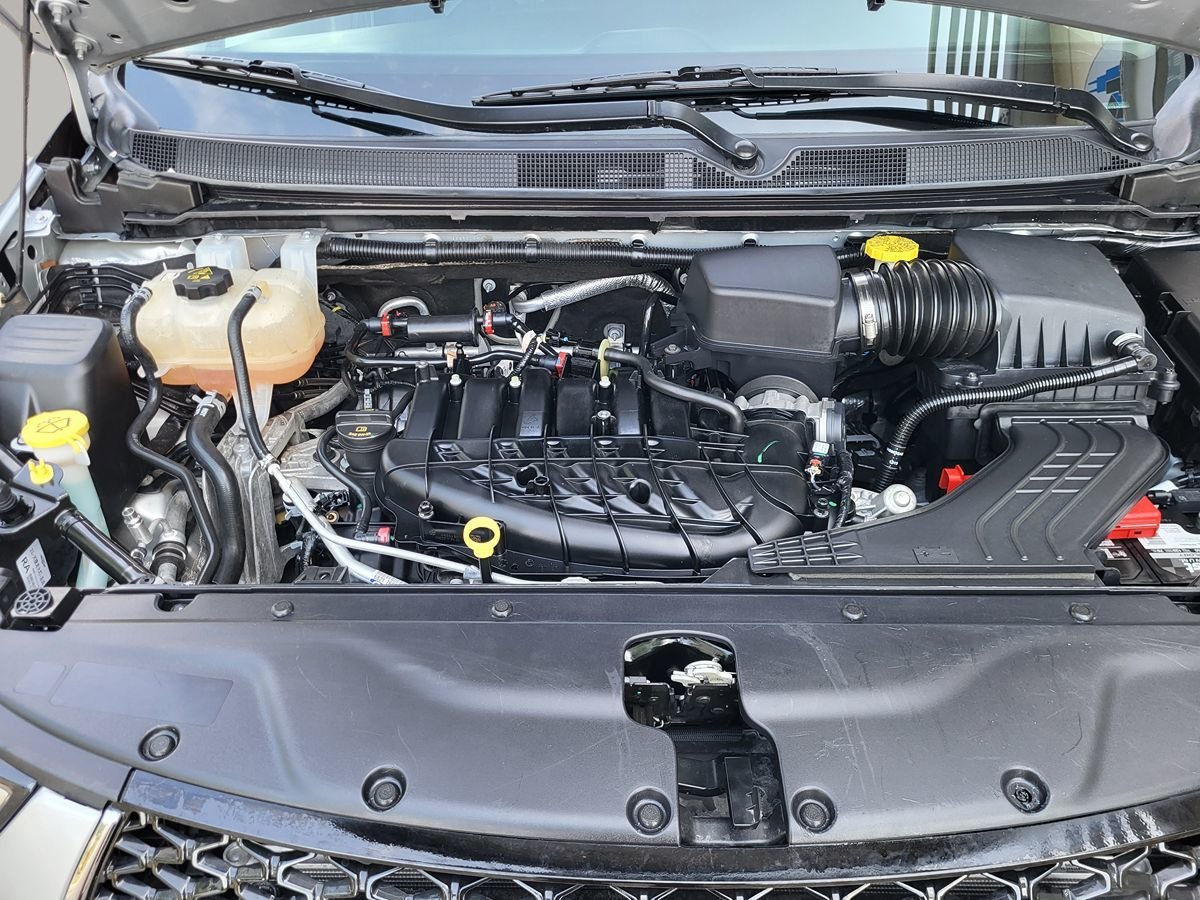 Used 2023 Chrysler Pacifica Touring-L FWD image 13