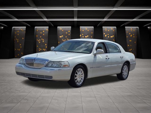 Used 2006 Lincoln Town Car Signature RWD image 7