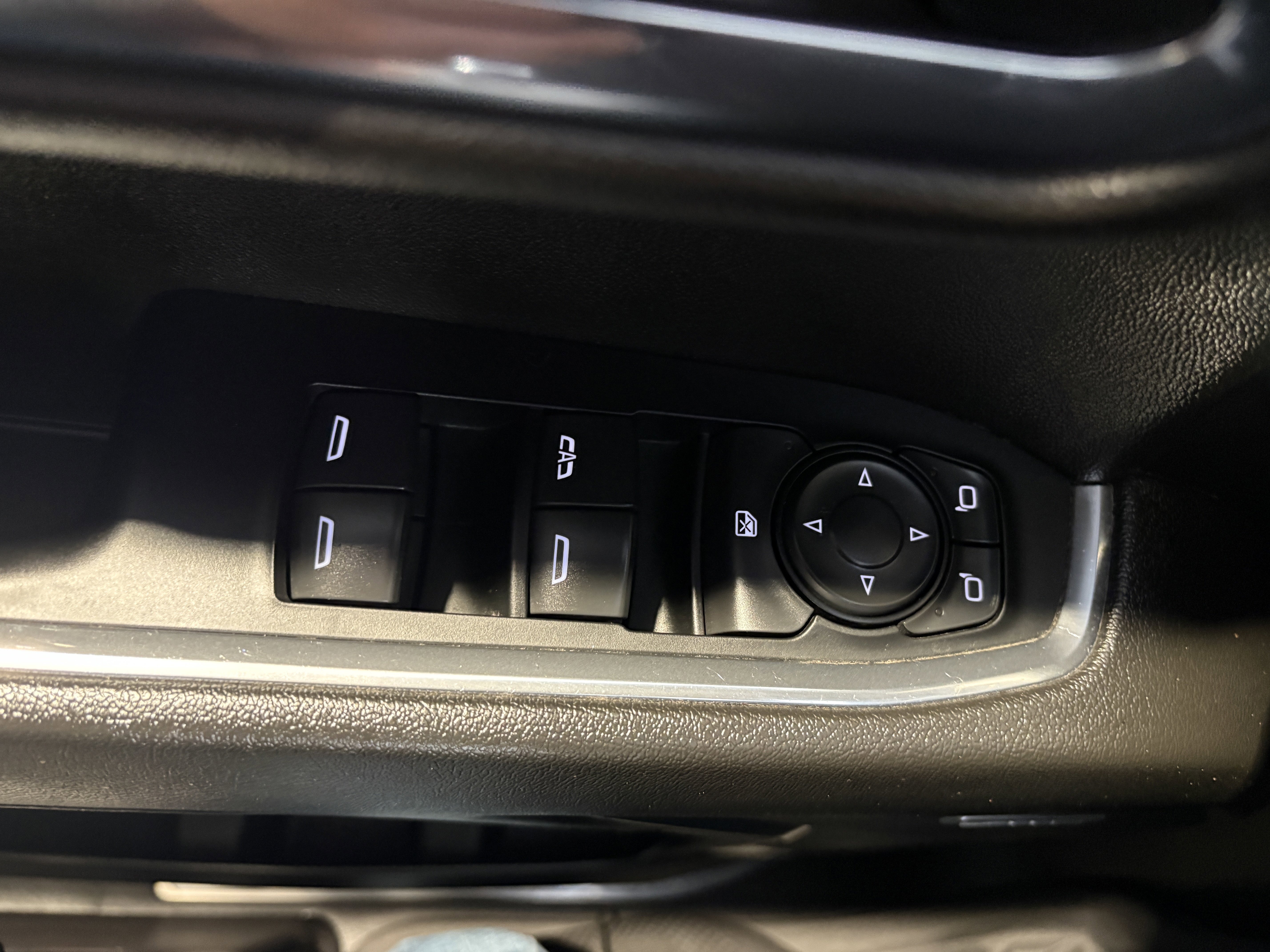 Used 2024 Chevrolet Silverado 1500 LT Trail Boss w/ Convenience Package II image 9